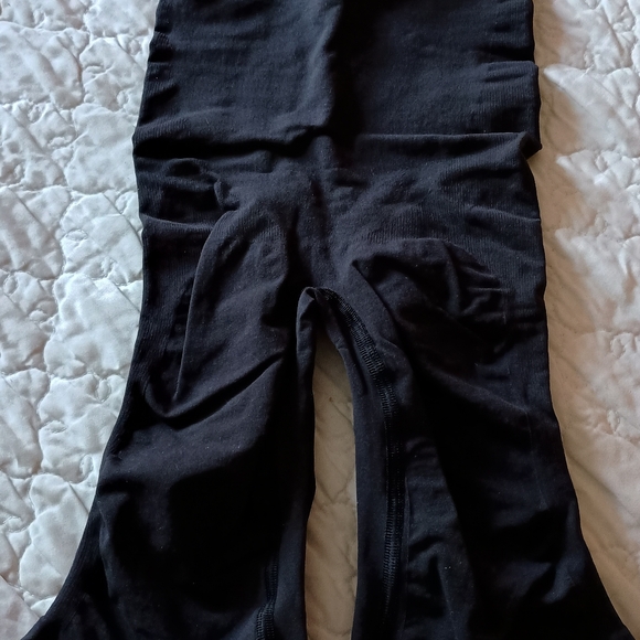 SKIMS by Kim Kardashian - Picture 3 of 8